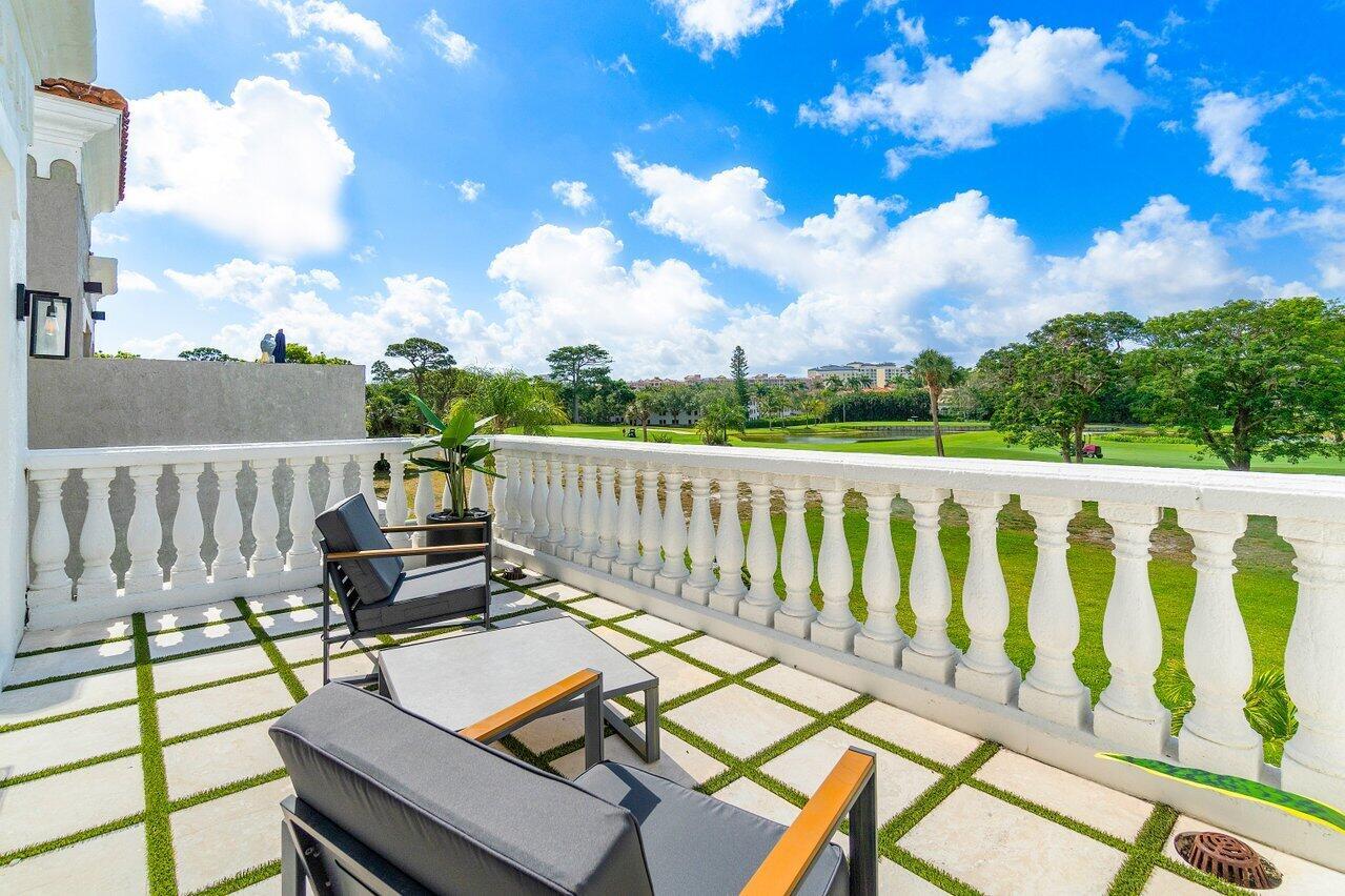 ROYAL PALM VILLAS - Residential