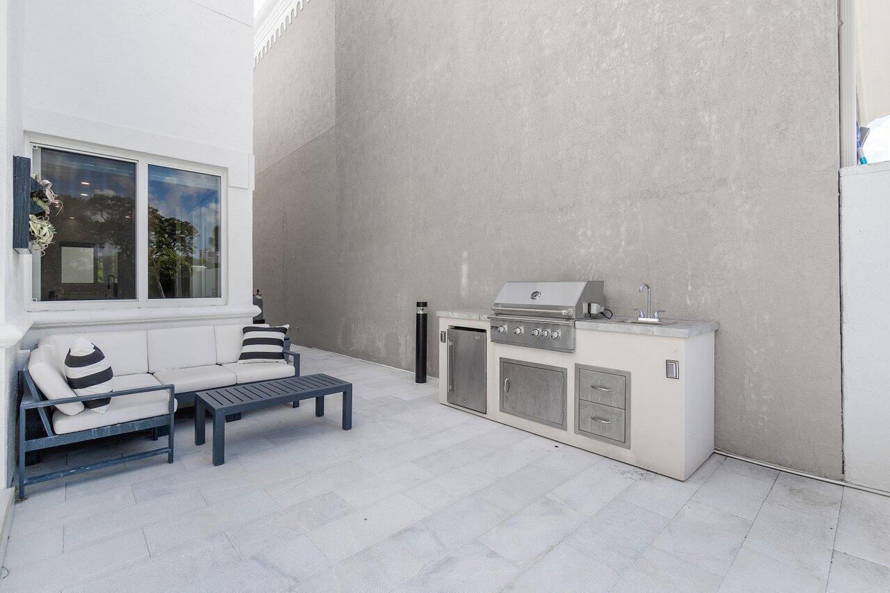 ROYAL PALM VILLAS - Residential