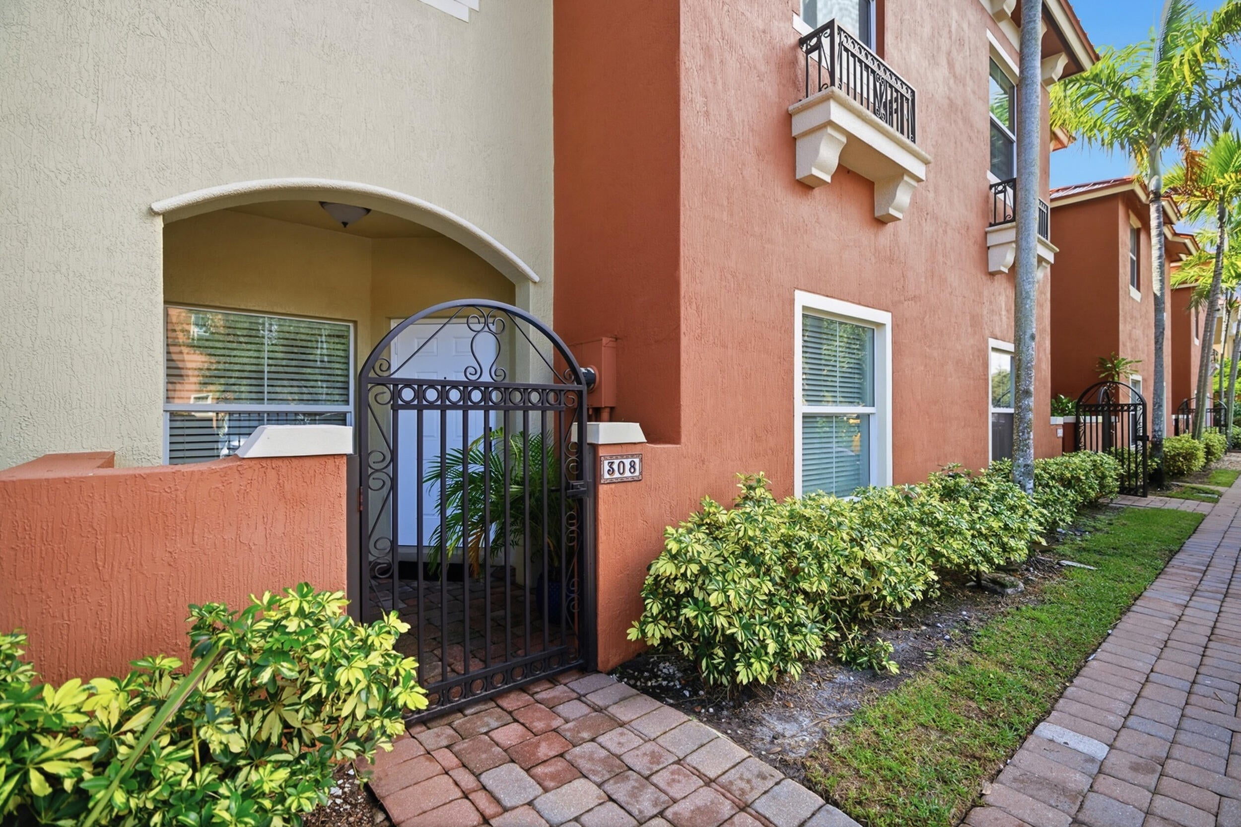 Properties | Stephanie Kaufman 308 Lake Monterey Circle