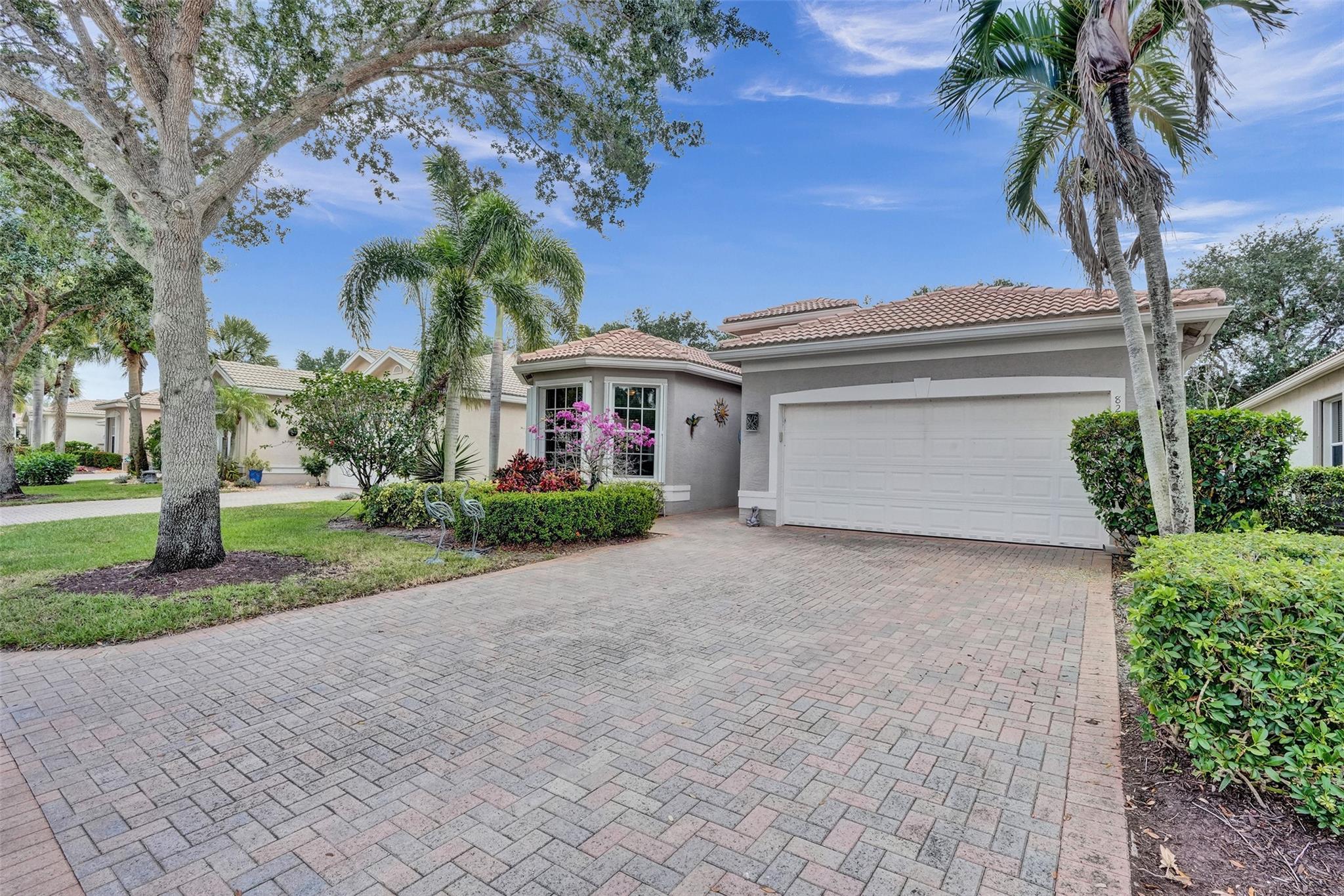 8266 Sandpiper Glen Dr