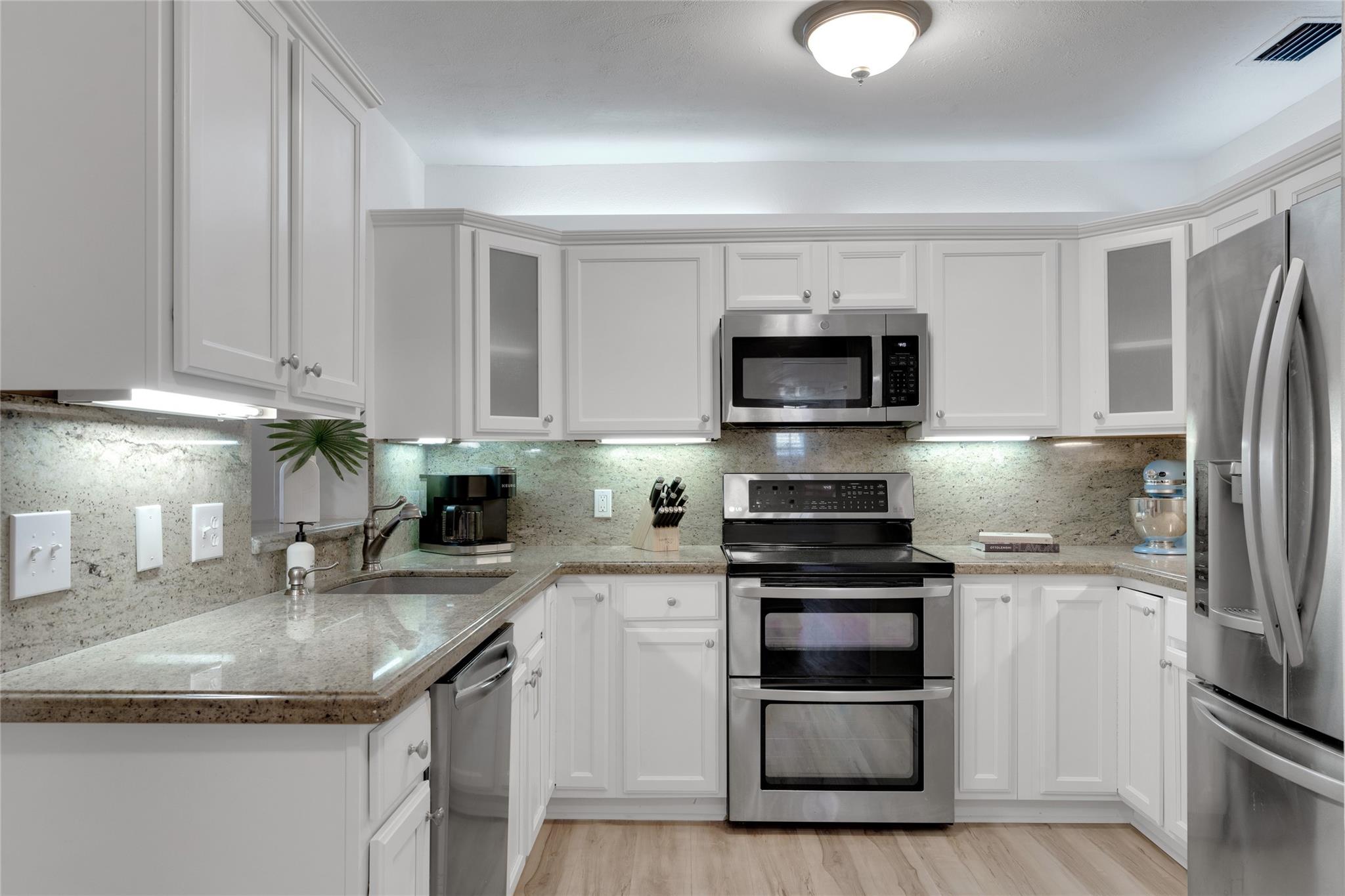 1428 NE 17th Ave, Fort Lauderdale, FL, 33304/$885,000 1 1428 NE 17th Ave