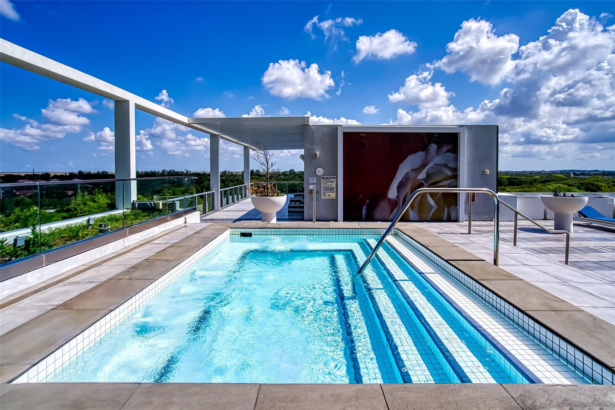 METROPICA NORTH TOWER ONE - Residential