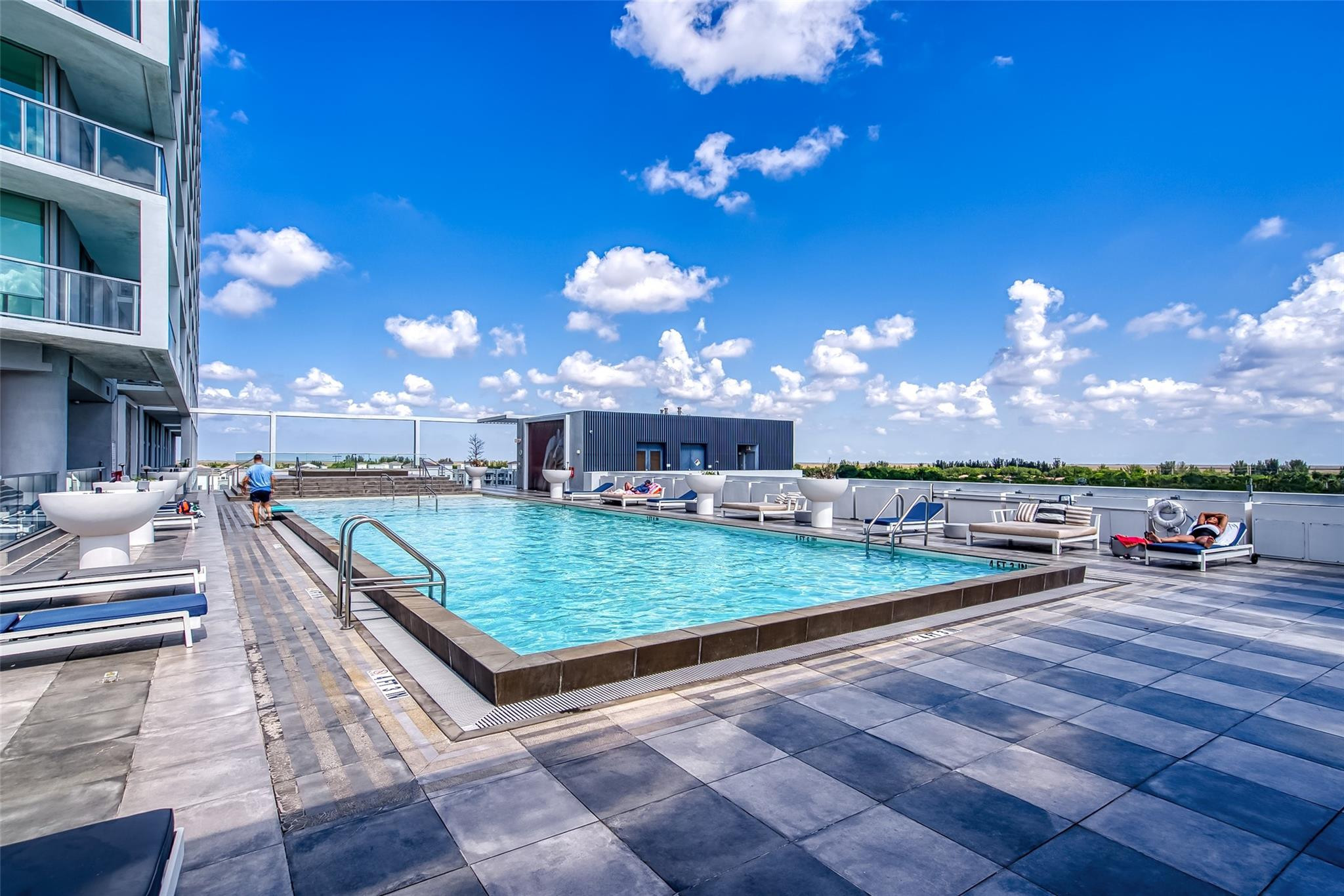 METROPICA NORTH TOWER ONE - Residential