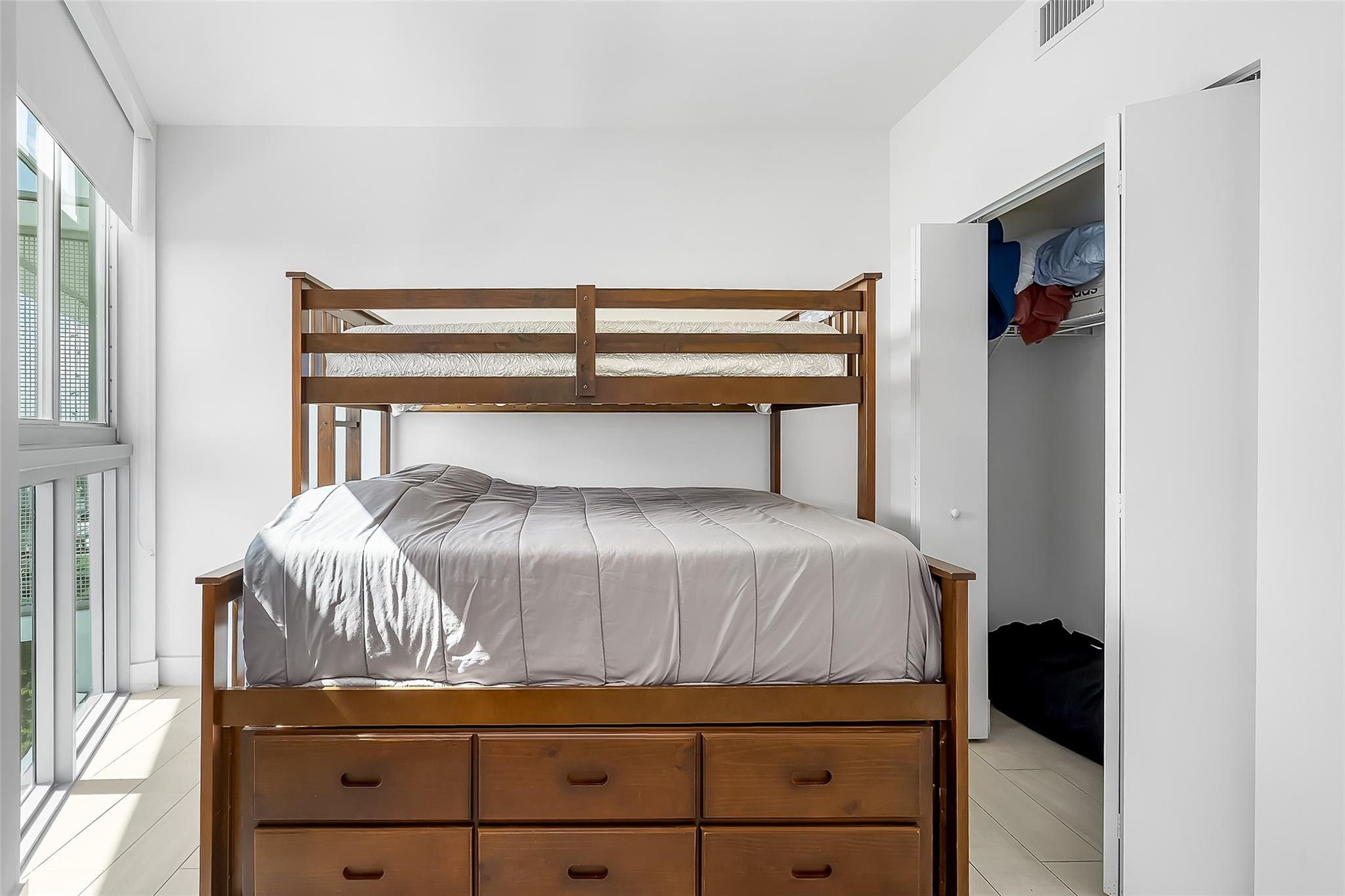 METROPICA NORTH TOWER ONE - Residential