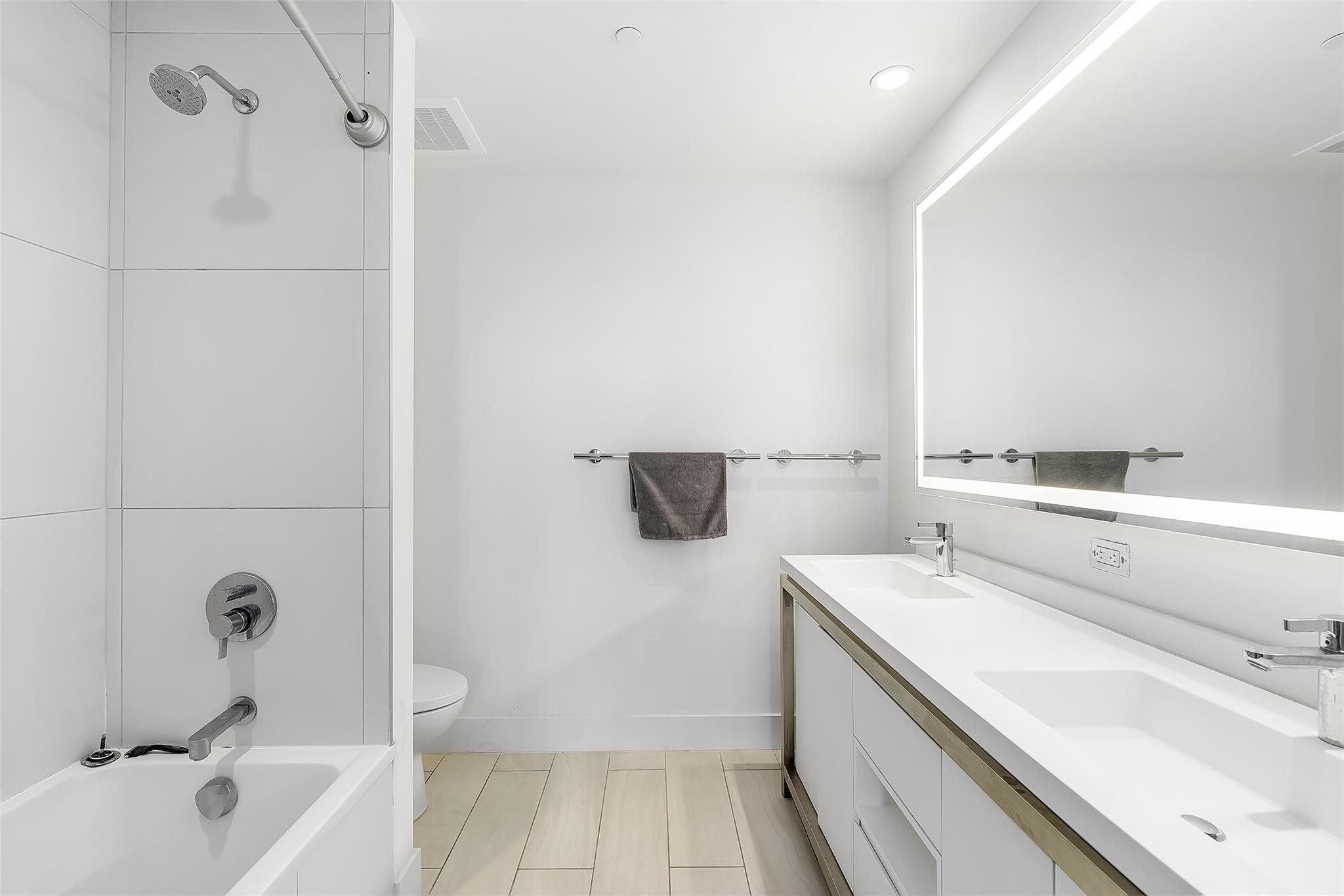 METROPICA NORTH TOWER ONE - Residential