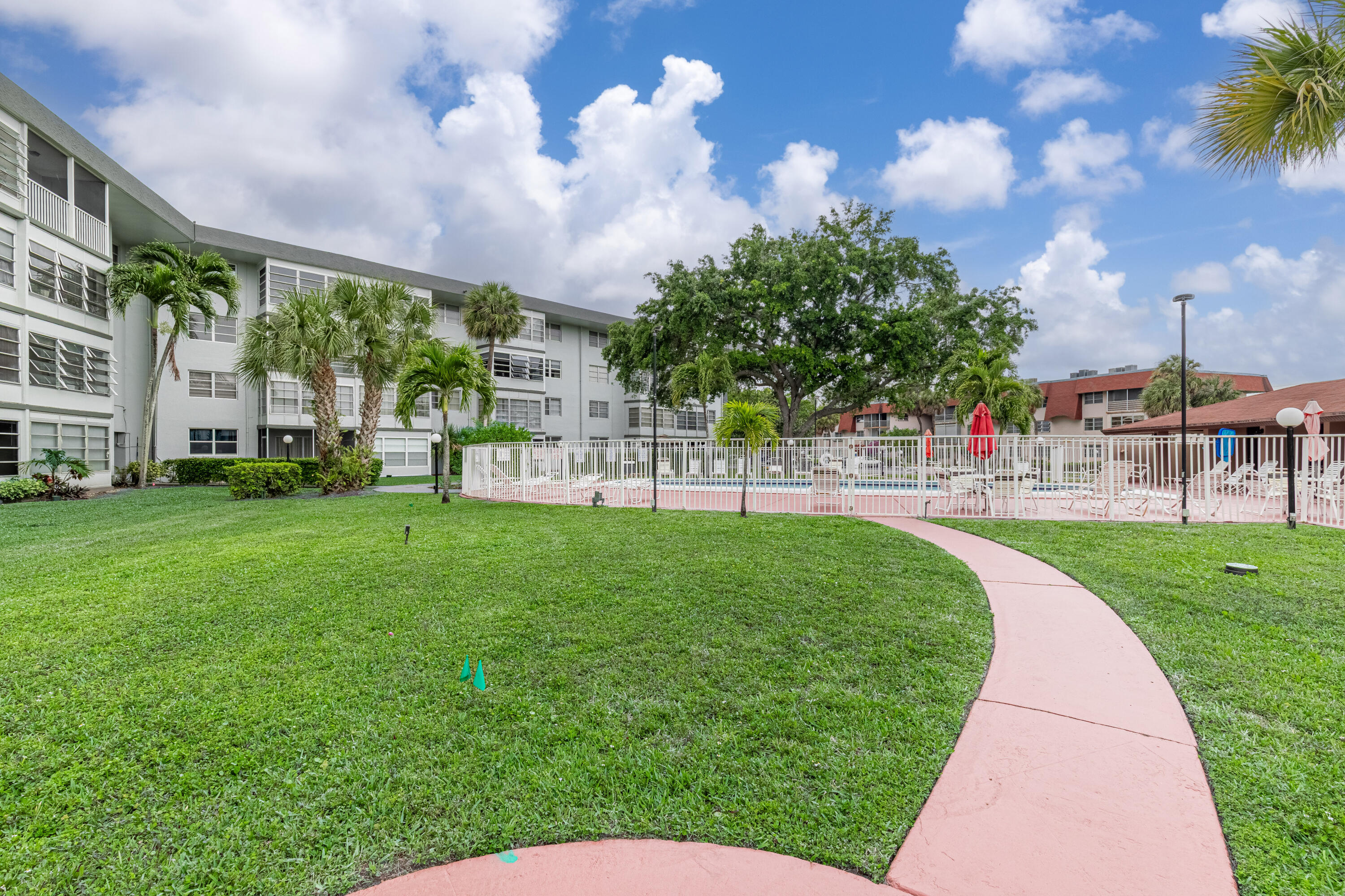 LAUDERDALE OAKS CONDO 7 - Residential