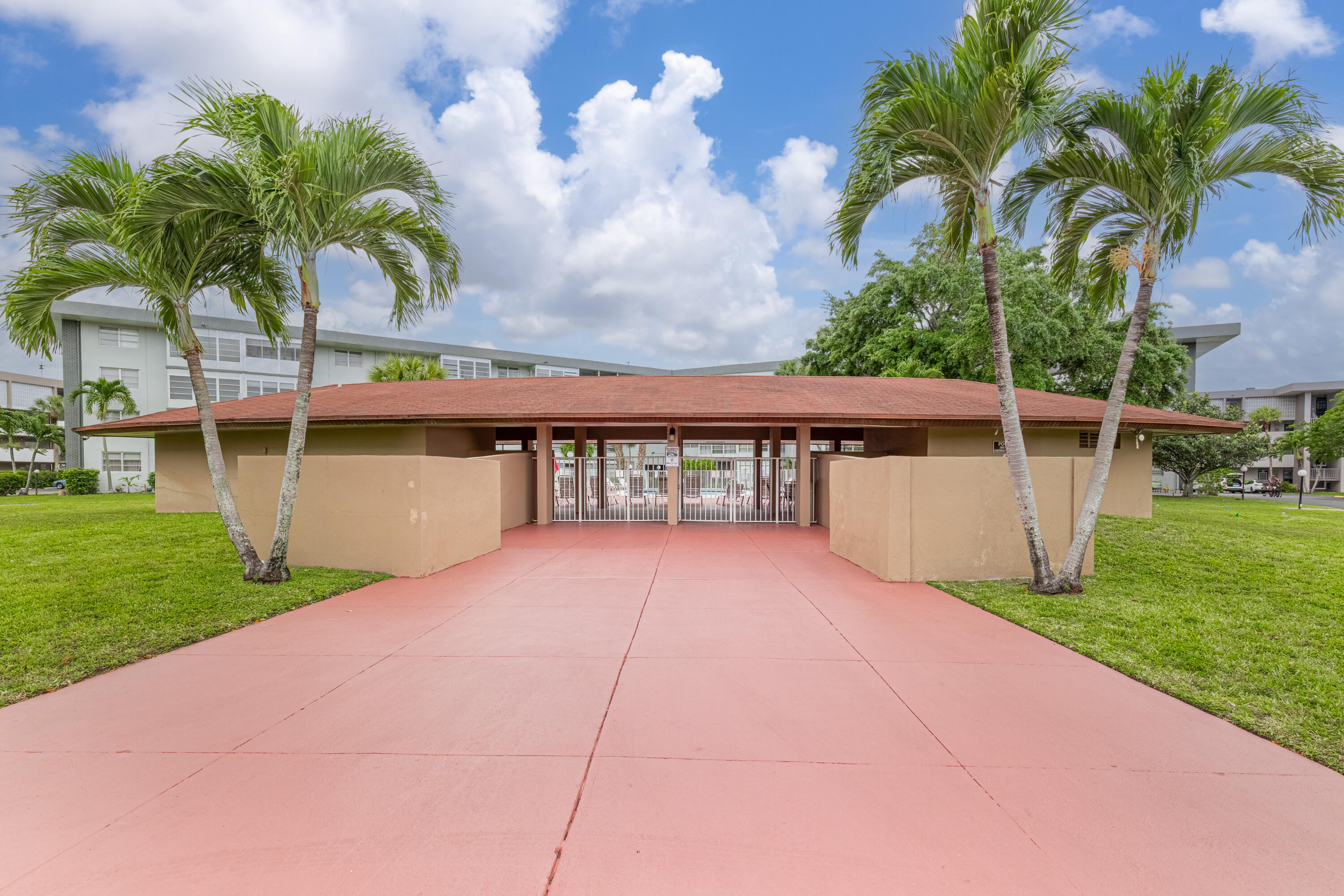 LAUDERDALE OAKS CONDO 7 - Residential