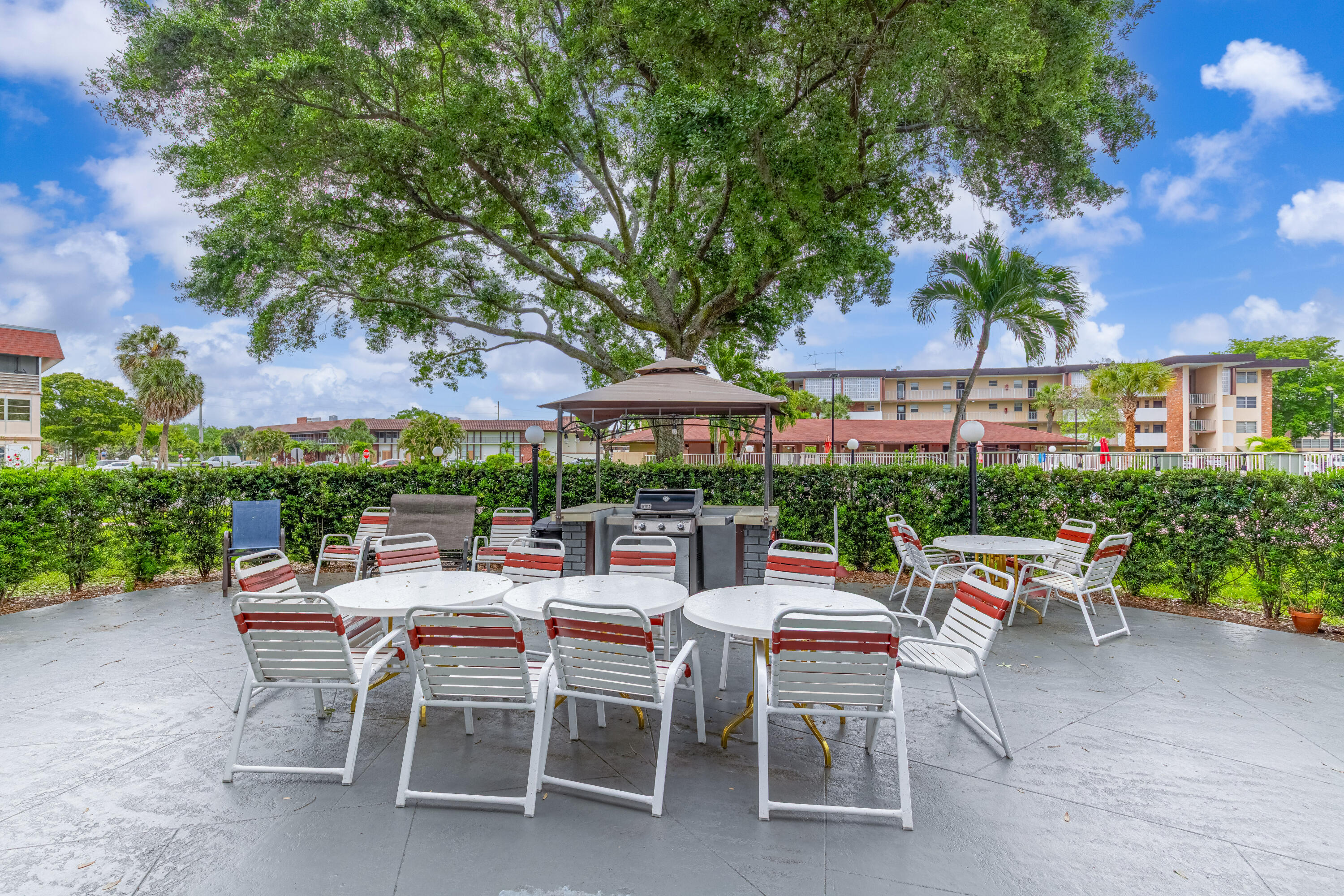 LAUDERDALE OAKS CONDO 7 - Residential