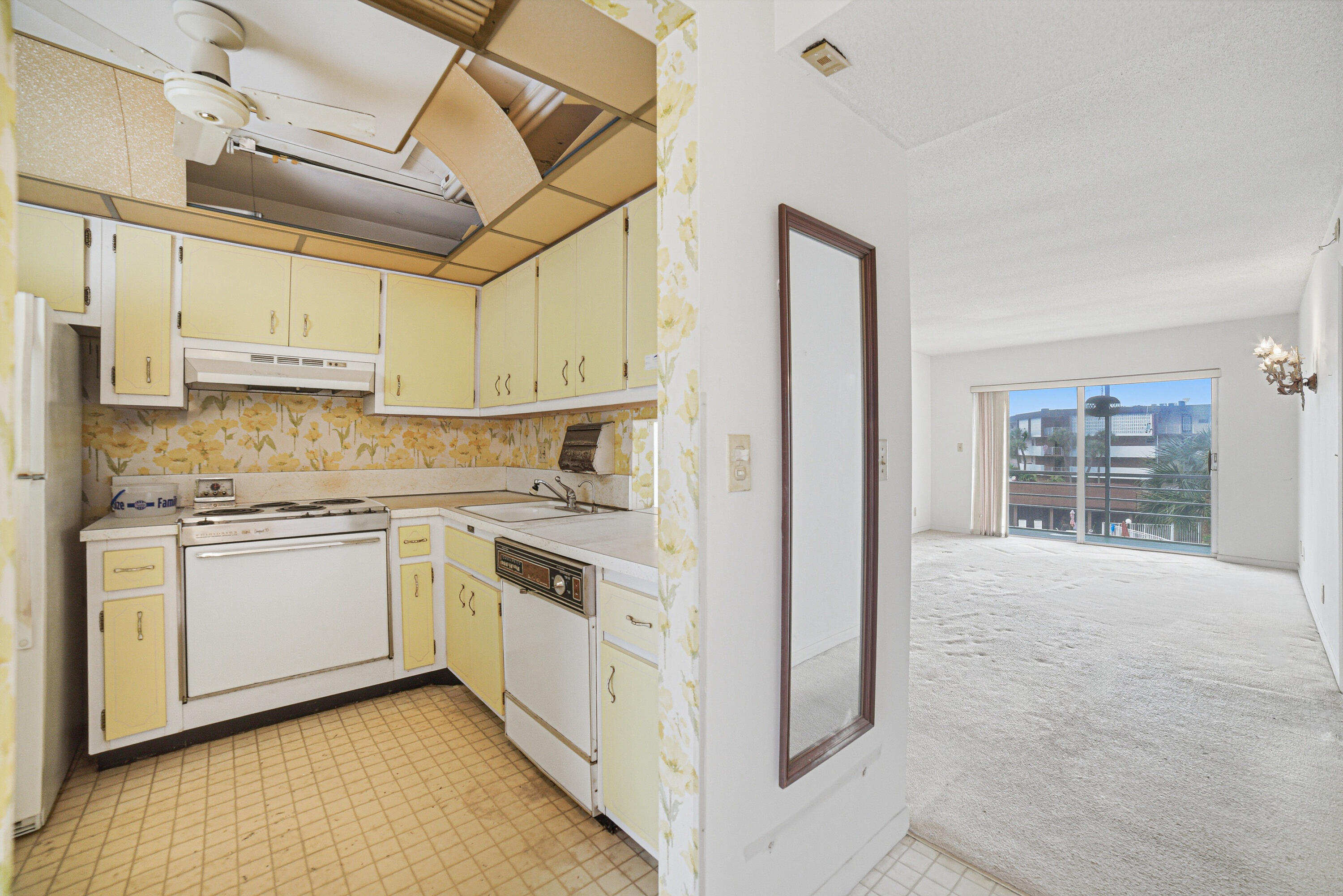 LAUDERDALE OAKS CONDO 7 - Residential