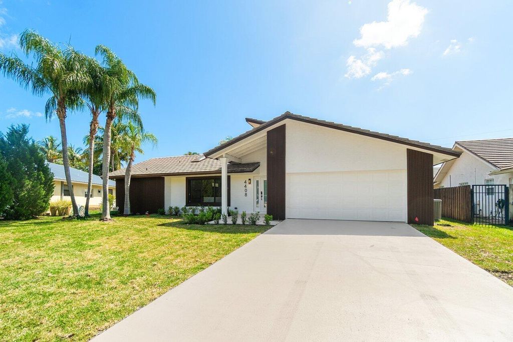Photo of 4408 Nicole Circle, Tequesta, FL 33469 (MLS # R11081320)