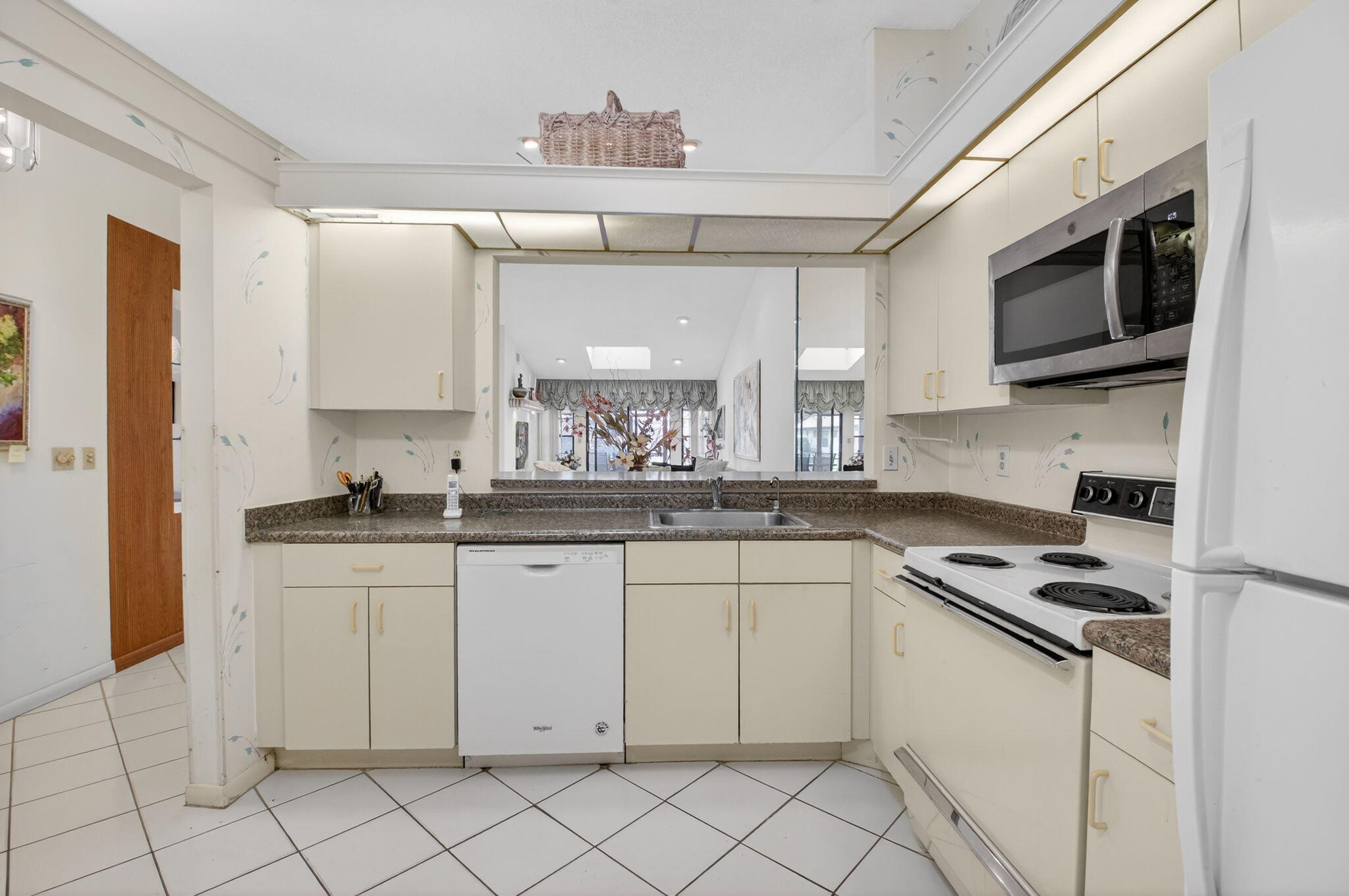 PALM CHASE LAKES CONDO - Residential