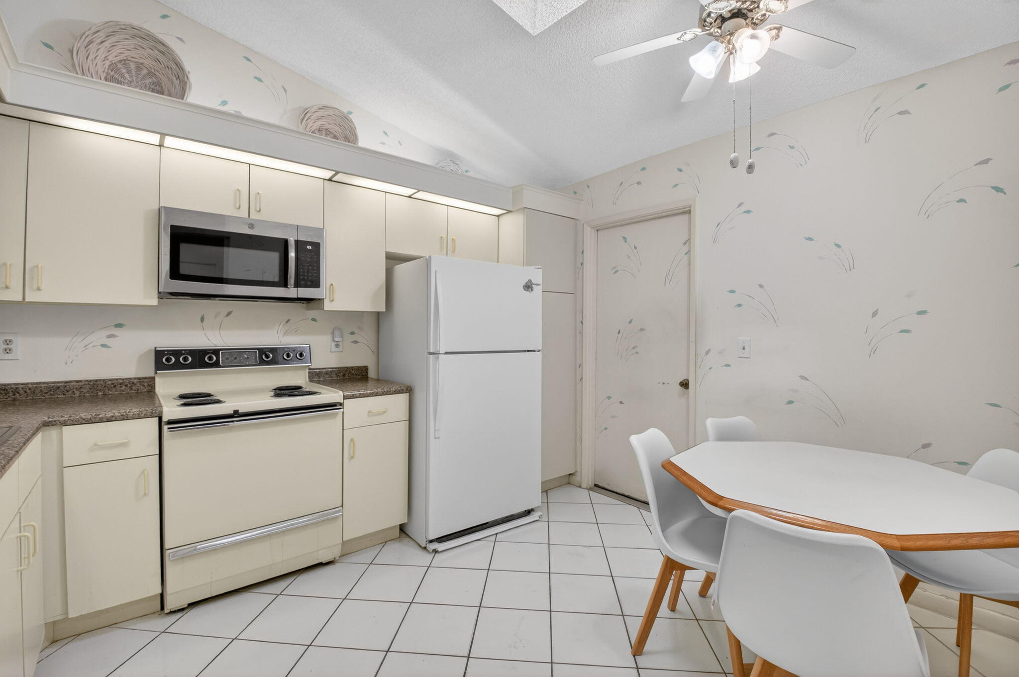 PALM CHASE LAKES CONDO - Residential