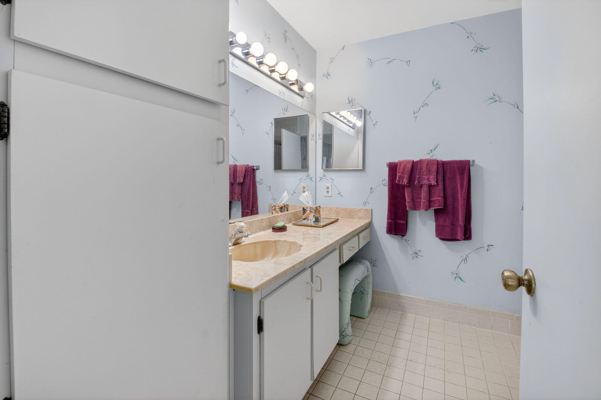 PALM CHASE LAKES CONDO - Residential