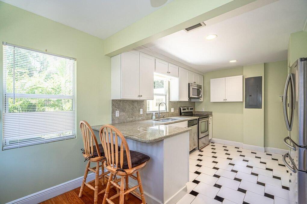 LAKE WORTH TOWN OF - Residential Income