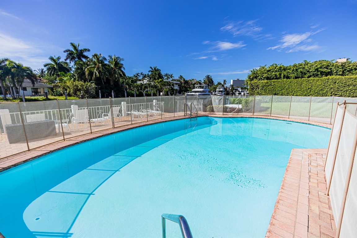 Hawthorne Bay Condo - Residential