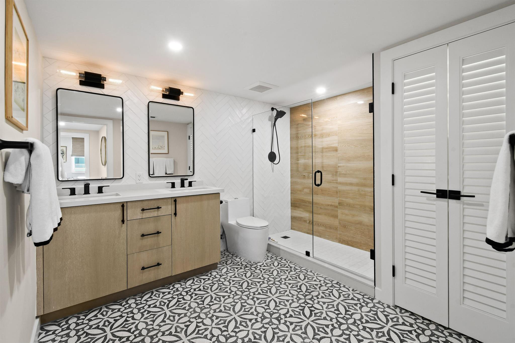 TWENTY TWO NINETY FIVE SO - Residential