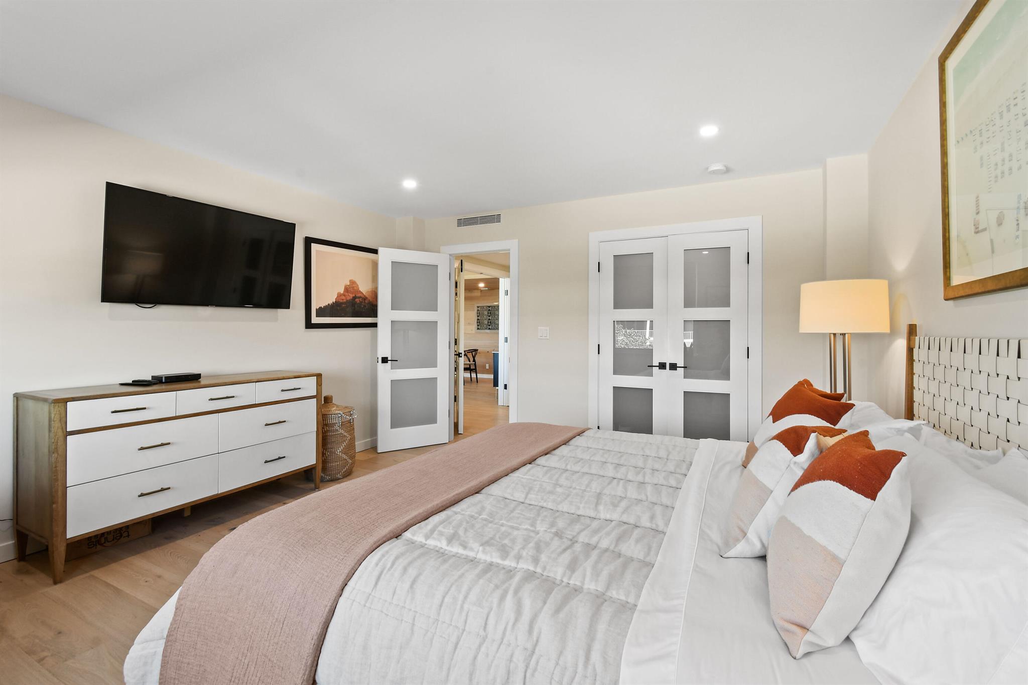 TWENTY TWO NINETY FIVE SO - Residential