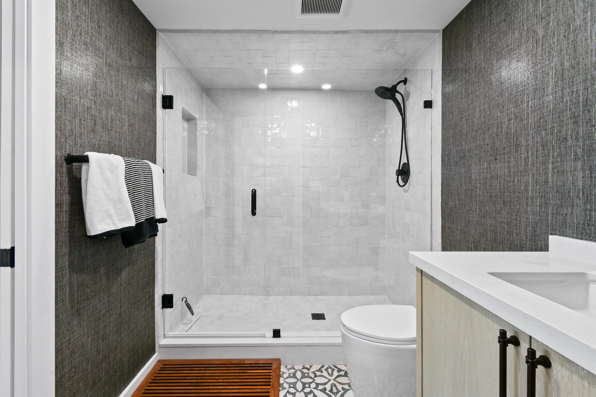 TWENTY TWO NINETY FIVE SO - Residential