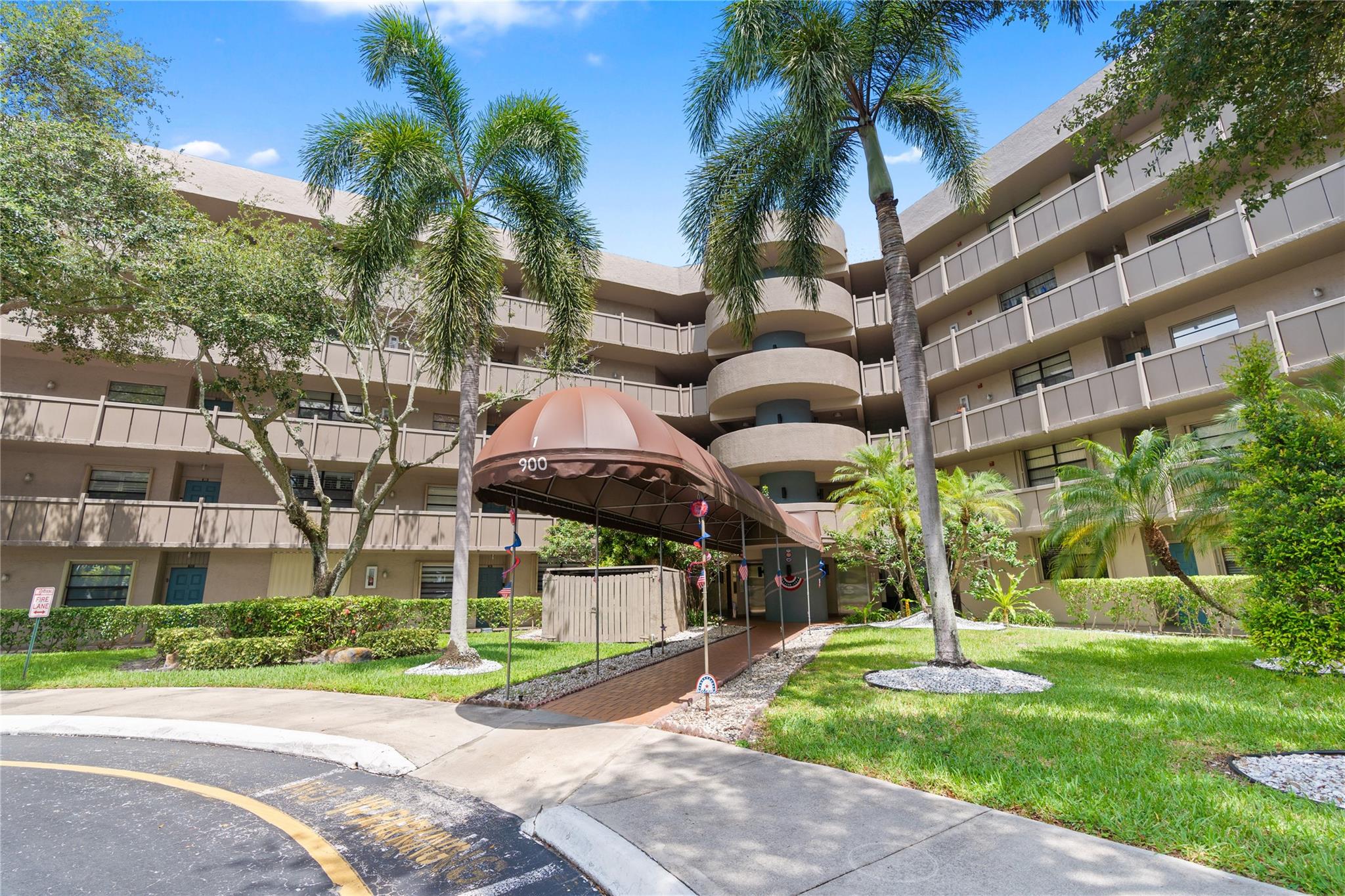 SPECTACULAR LAKE VIEWS FROM THIS SPACIOUS 2 BEDROOM 2 BATH CONDO ON THE 5TH FLOOR IN DESIRABLE GATED COMMUNITY OF COLONY POINT*LIGHT & BRIGHT UNIT*EAT-IN KITCHEN*TANKLESS HOT WATER HEATER*WASHER & DRYER IN THE UNIT*PRIMARY SUITE HAS PRIVATE BATH AND WALK-IN CLOSET*PRIMARY BEDROOM HAS IMPACT WINDOWS*WELL MAINTAINED ONLY USED SEASONALLY*ENJOY PEACEFUL VIEWS OF THE WATER AND BEAUTIFUL SUNSETS FROM YOUR BALCONY*RESORT STYLE COMMUNITY WITH CLUBHOUSE OFFERING TONS OF AMENITIES INCLUDING A GYM, HEATED POOL, TENNIS & HOT TUB, RACQUET BALL, & SHUFFLE BOARD* MOVIES*WALKING PATHS WITH SCENIC VIEWS OF THE LAKE* BASIC CABLE & INTERNET IS INCLUDED IN THE HOA FEES*