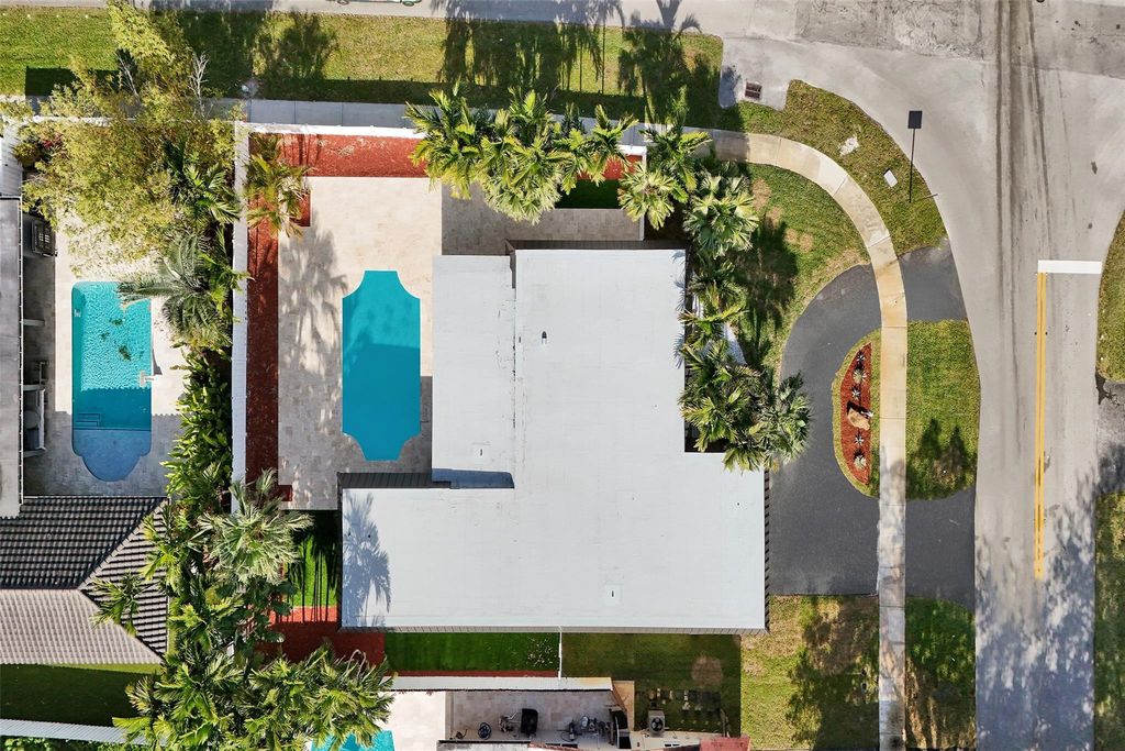 Photo of 4920 Sarazen Drive, Hollywood, FL 33021 (MLS # F10549904)