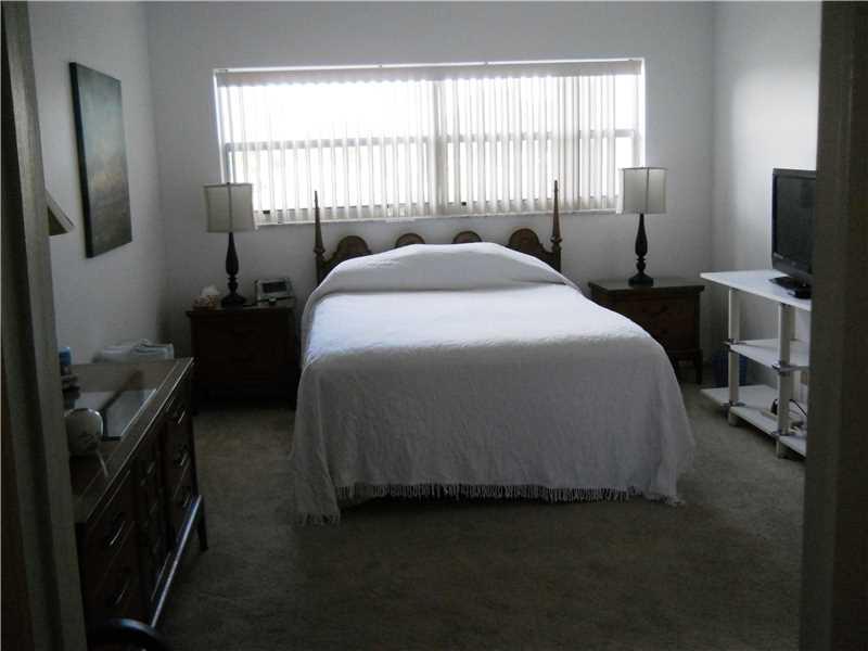 ORIOLE GOLF & TENNIS 1 - Residential