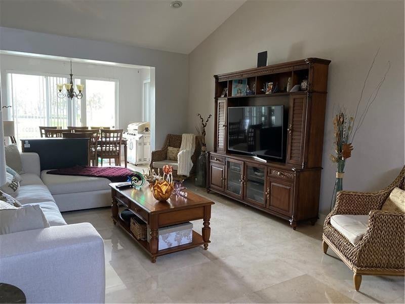 10474 LAKE VISTA Circle