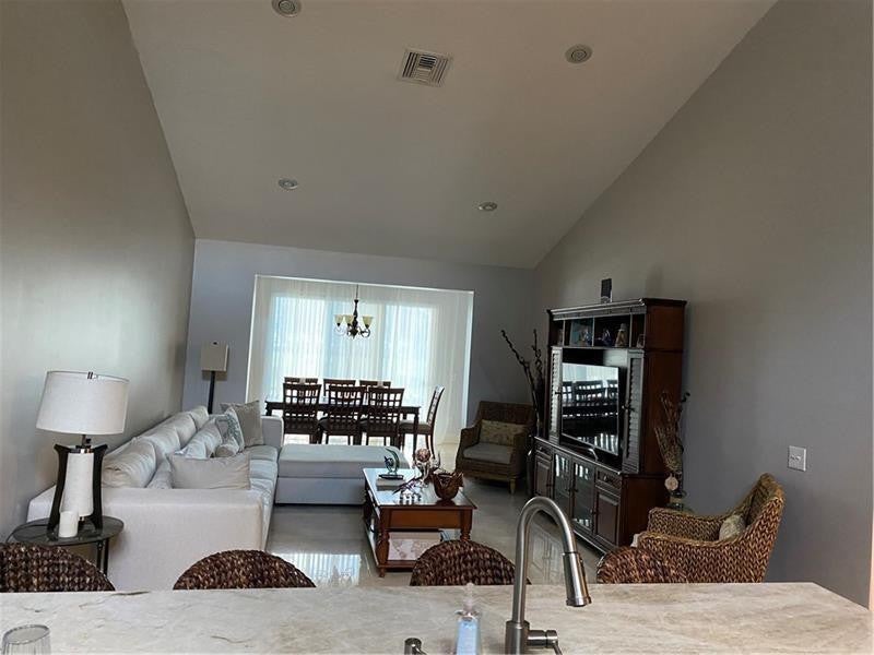 10474 LAKE VISTA Circle