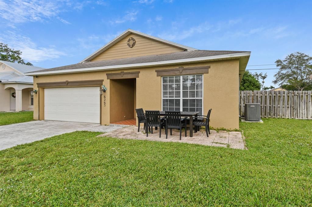 Photo of 6265 Dimond Street, Jupiter, FL 33458 (MLS # R10847921)