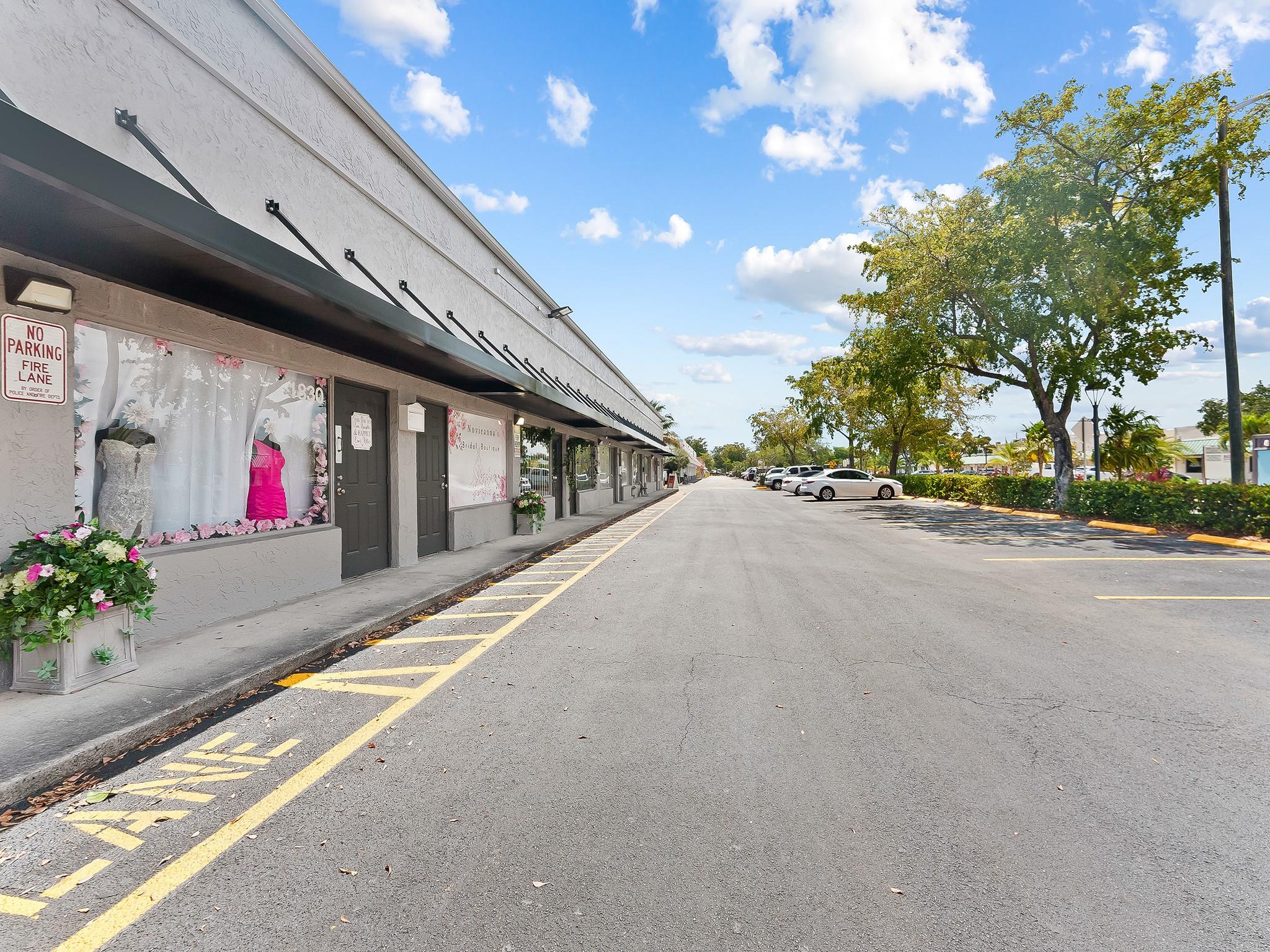 This is a second-generation salon/beauty bar with everything included, located in Lauderhill. The park is a 20-acre facility located in central Broward County. Our facility has onsite property management and maintenance. We have an abundance of parking and friendly neighbors.
