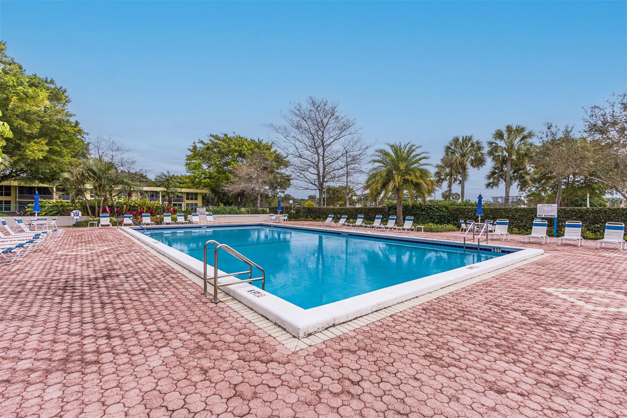 PALM-AIRE COUNTRY CLUB - Residential