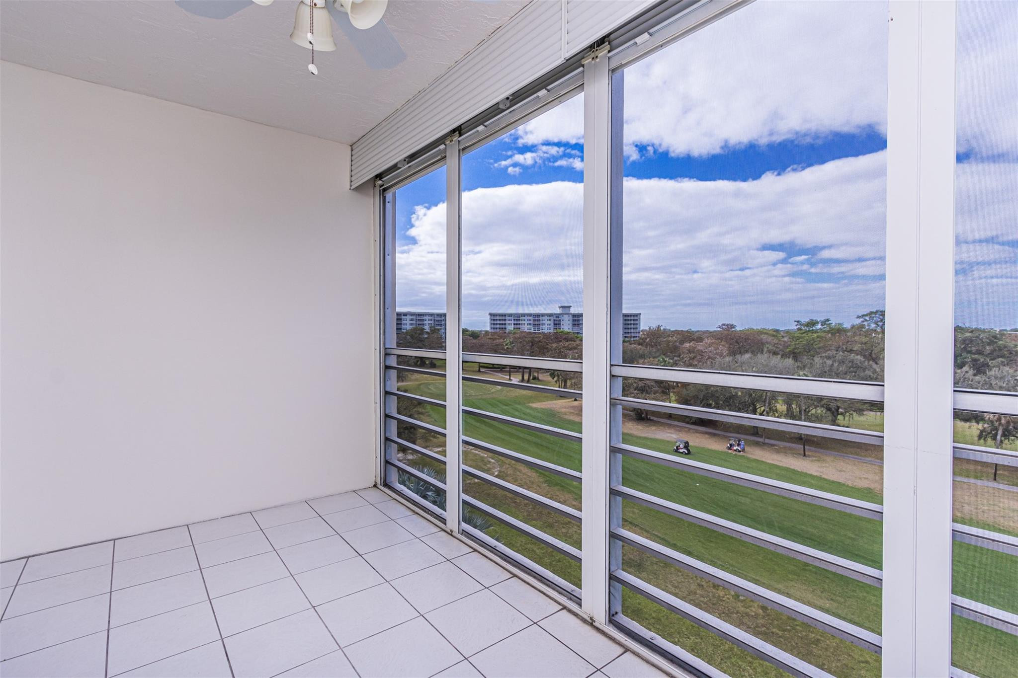 PALM-AIRE COUNTRY CLUB - Residential