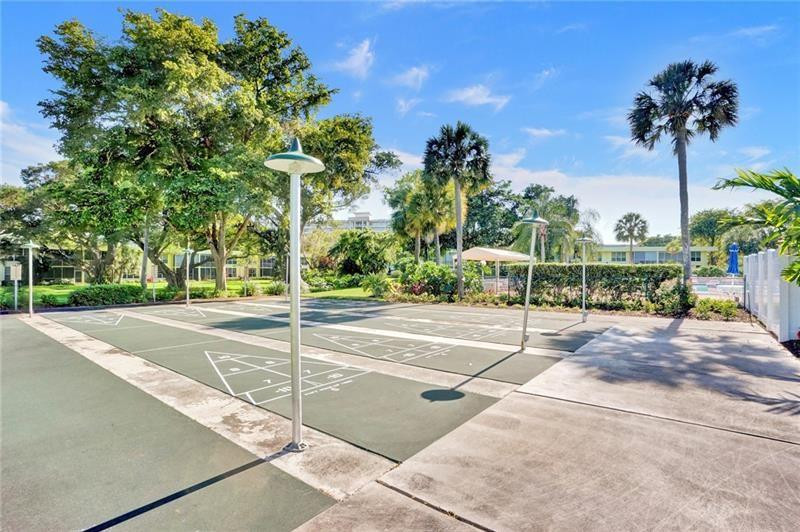 PALM-AIRE COUNTRY CLUB - Residential