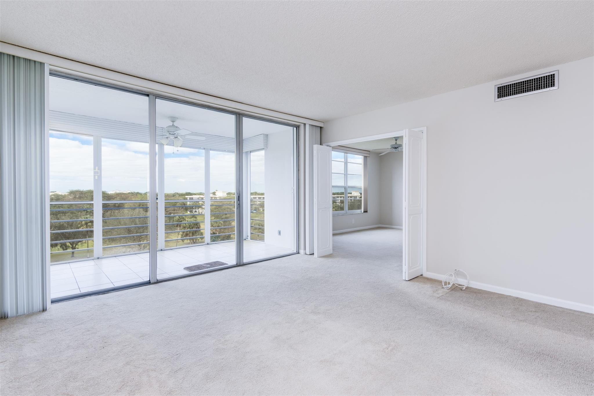 PALM-AIRE COUNTRY CLUB - Residential