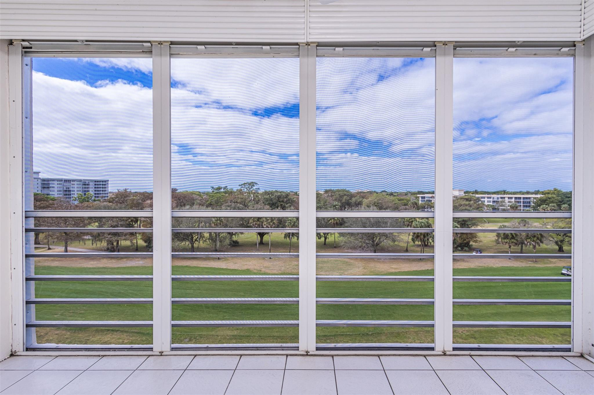PALM-AIRE COUNTRY CLUB - Residential