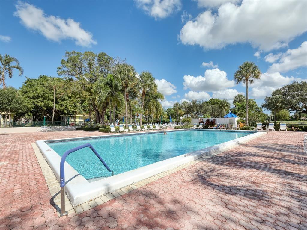 PALM-AIRE COUNTRY CLUB - Residential