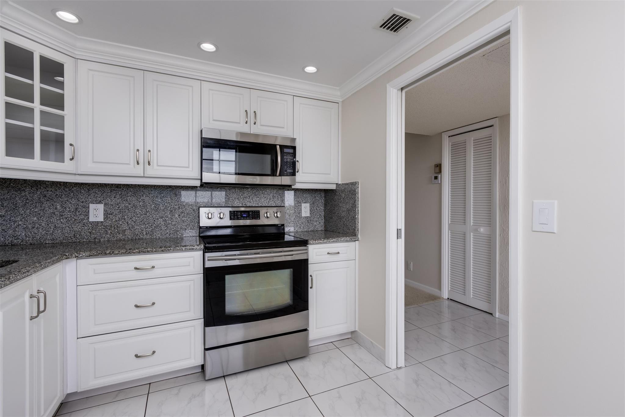 PALM-AIRE COUNTRY CLUB - Residential