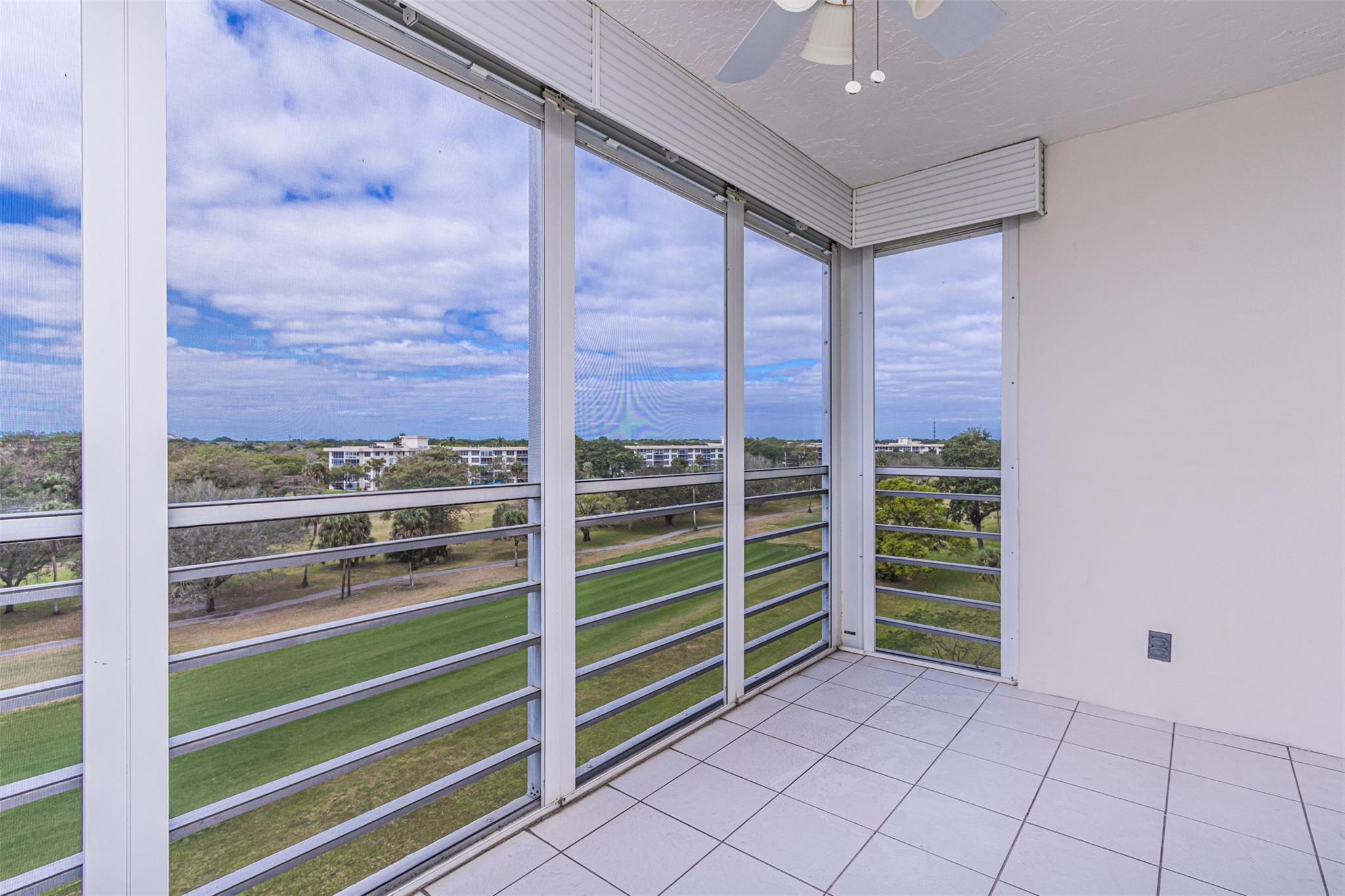 PALM-AIRE COUNTRY CLUB - Residential