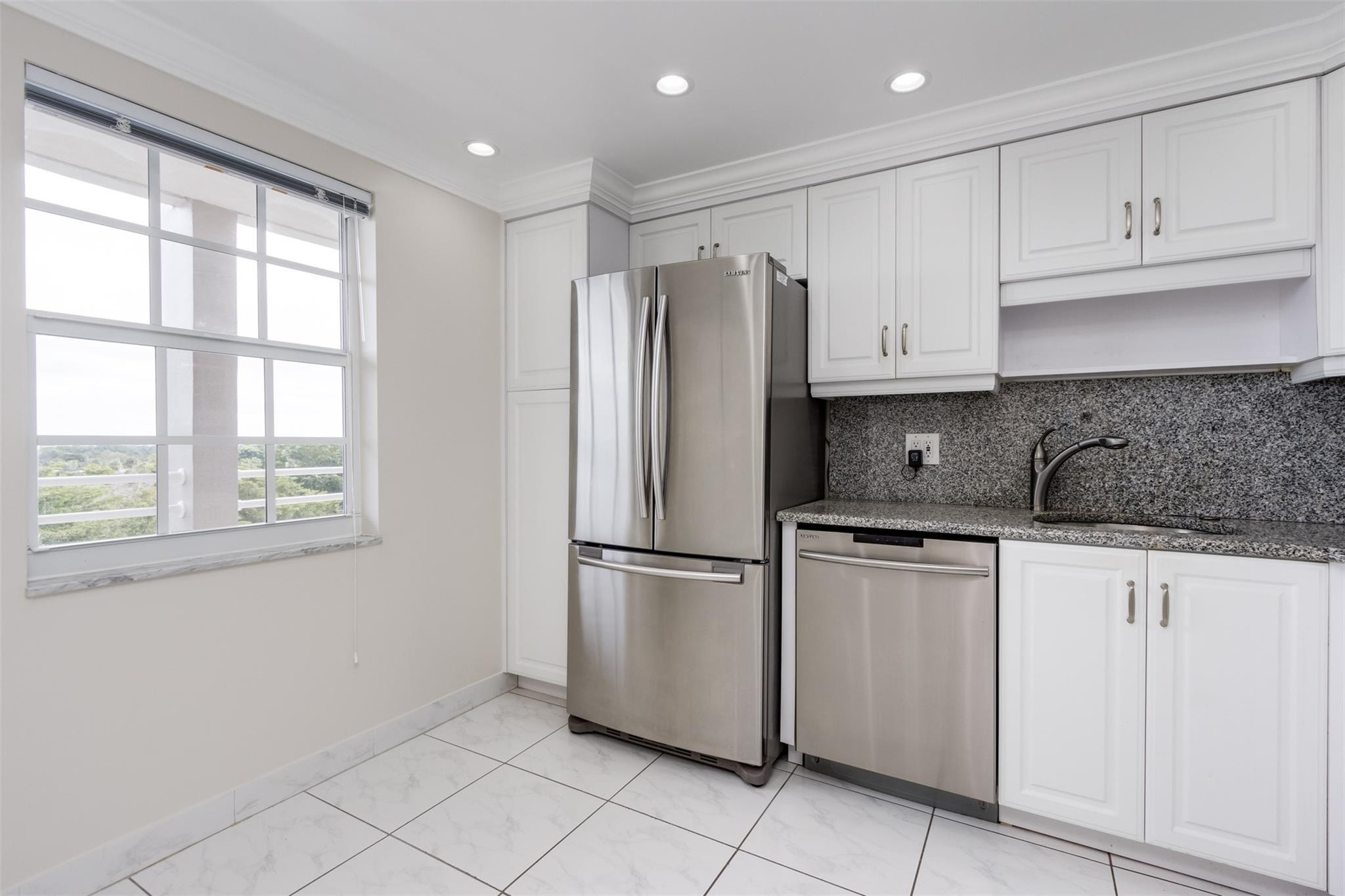 PALM-AIRE COUNTRY CLUB - Residential
