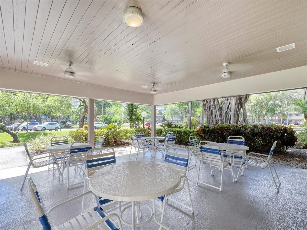 PALM-AIRE COUNTRY CLUB - Residential