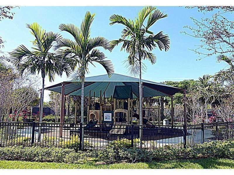 PALM-AIRE COUNTRY CLUB - Residential