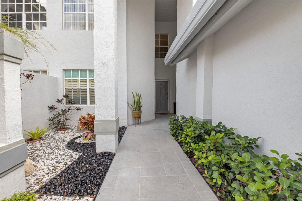 Photo of 11586 Briarwood Circle #4, Boynton Beach, FL 33437 (MLS # F10548545)