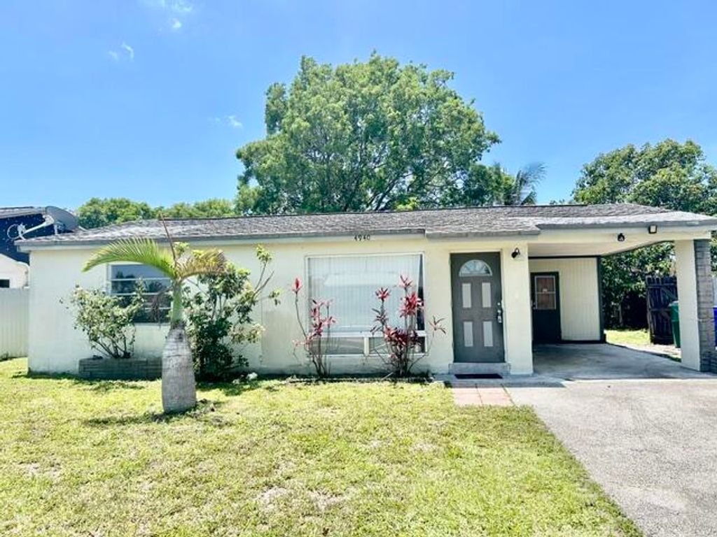 Photo of 4940 SW 18th Street, Fort Lauderdale, FL 33317 (MLS # B26028252)