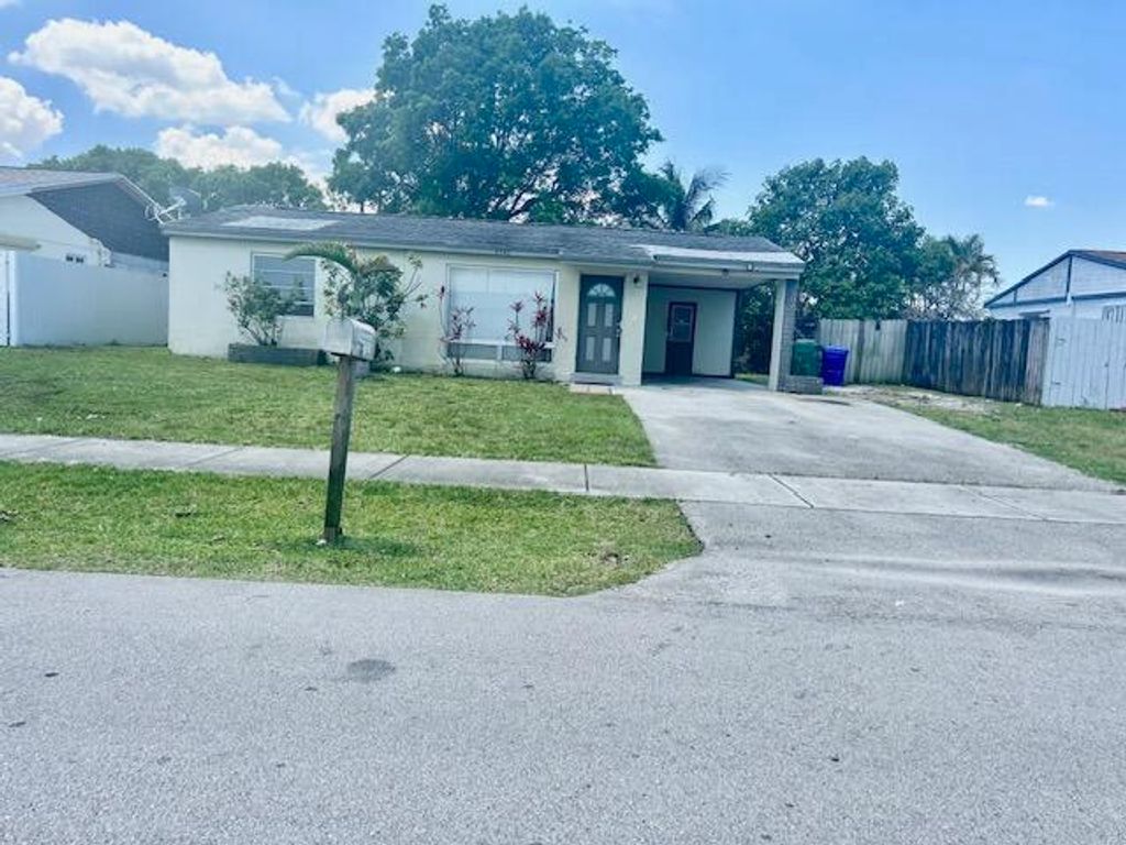 Photo of 4940 SW 18th Street, Fort Lauderdale, FL 33317 (MLS # B26028252)