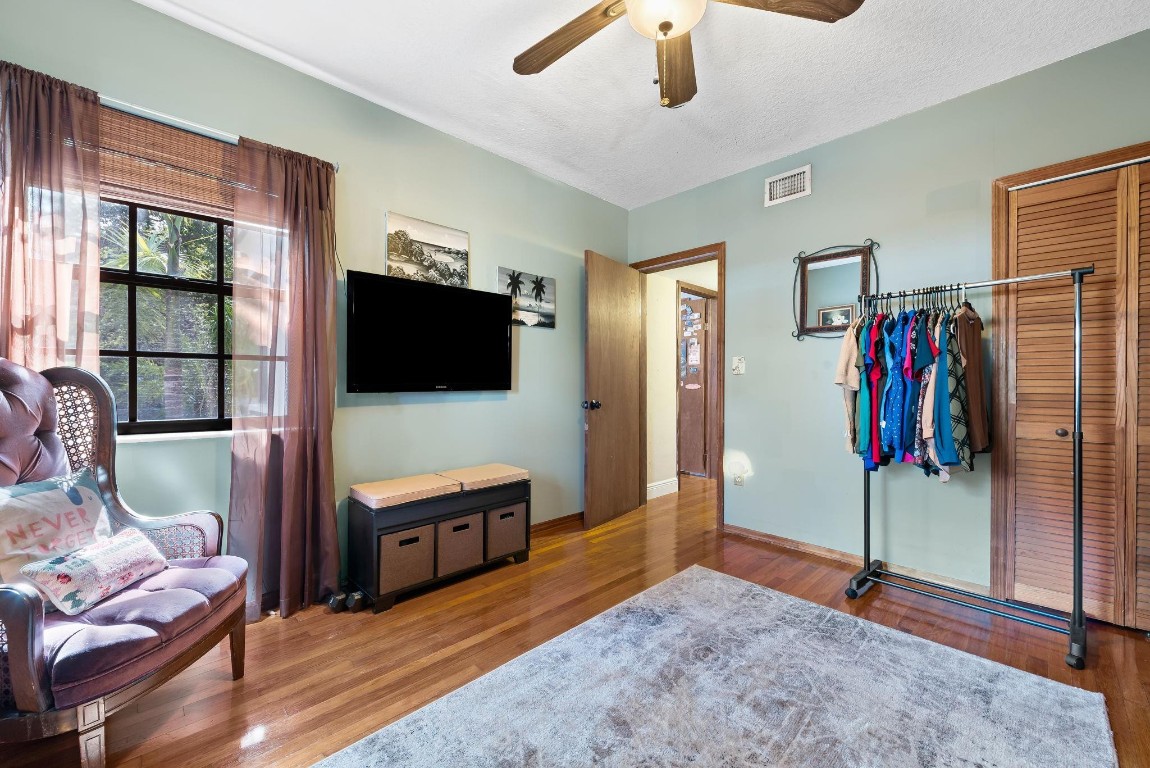 Hollywood 1-21 B - Residential