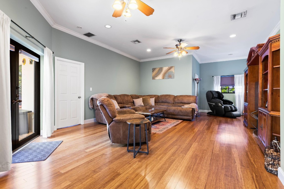 Hollywood 1-21 B - Residential