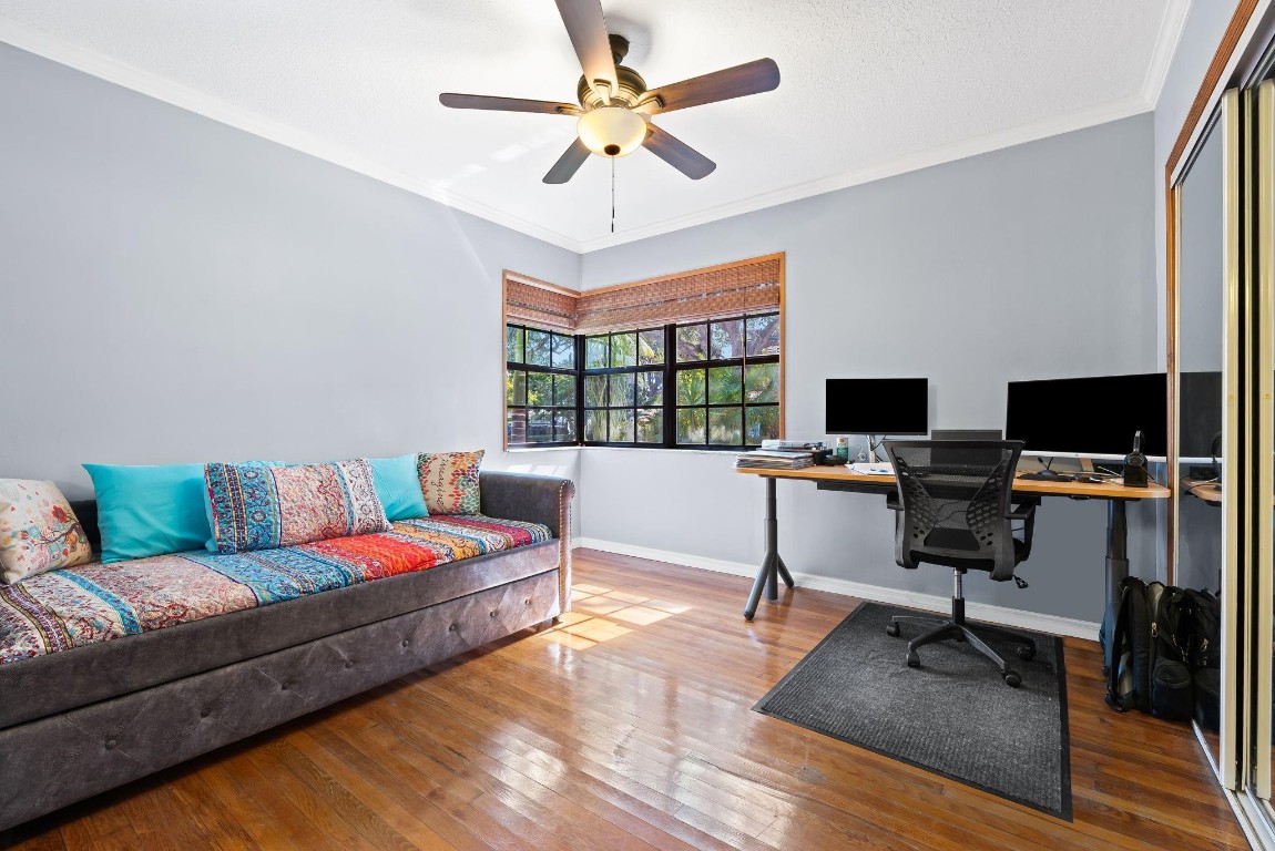 Hollywood 1-21 B - Residential