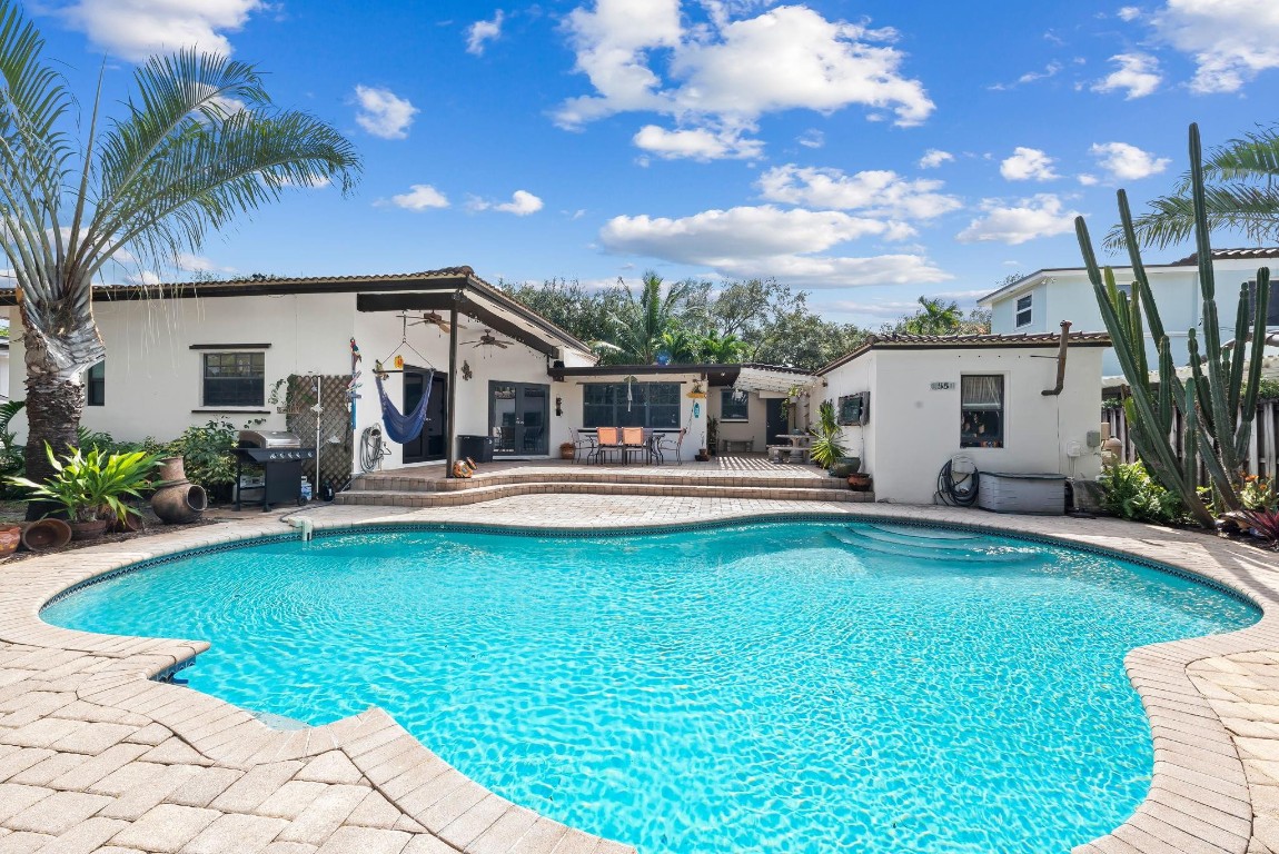 Hollywood 1-21 B - Residential