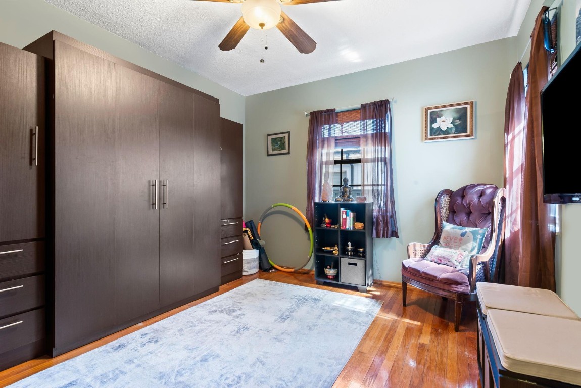 Hollywood 1-21 B - Residential