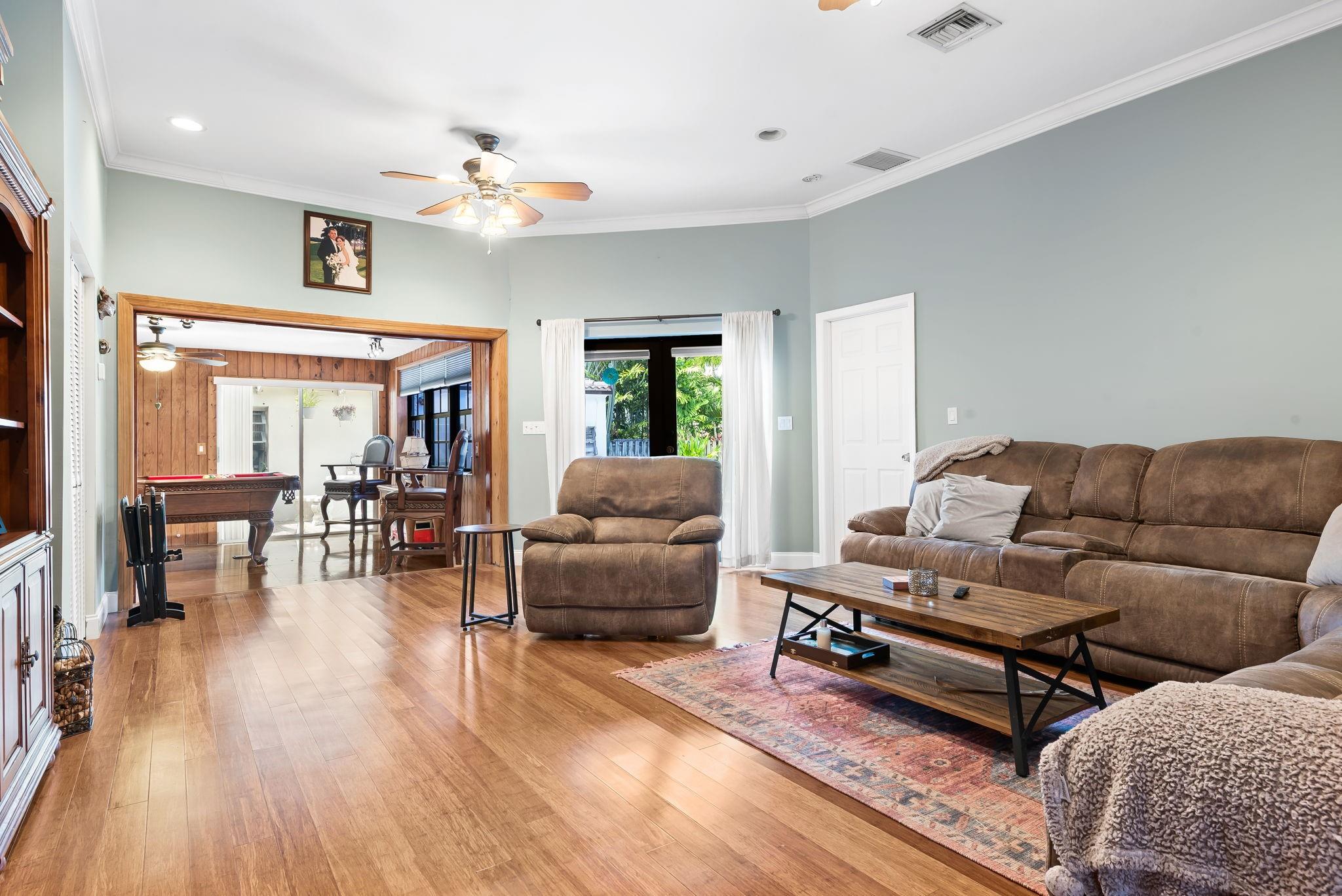 Hollywood 1-21 B - Residential