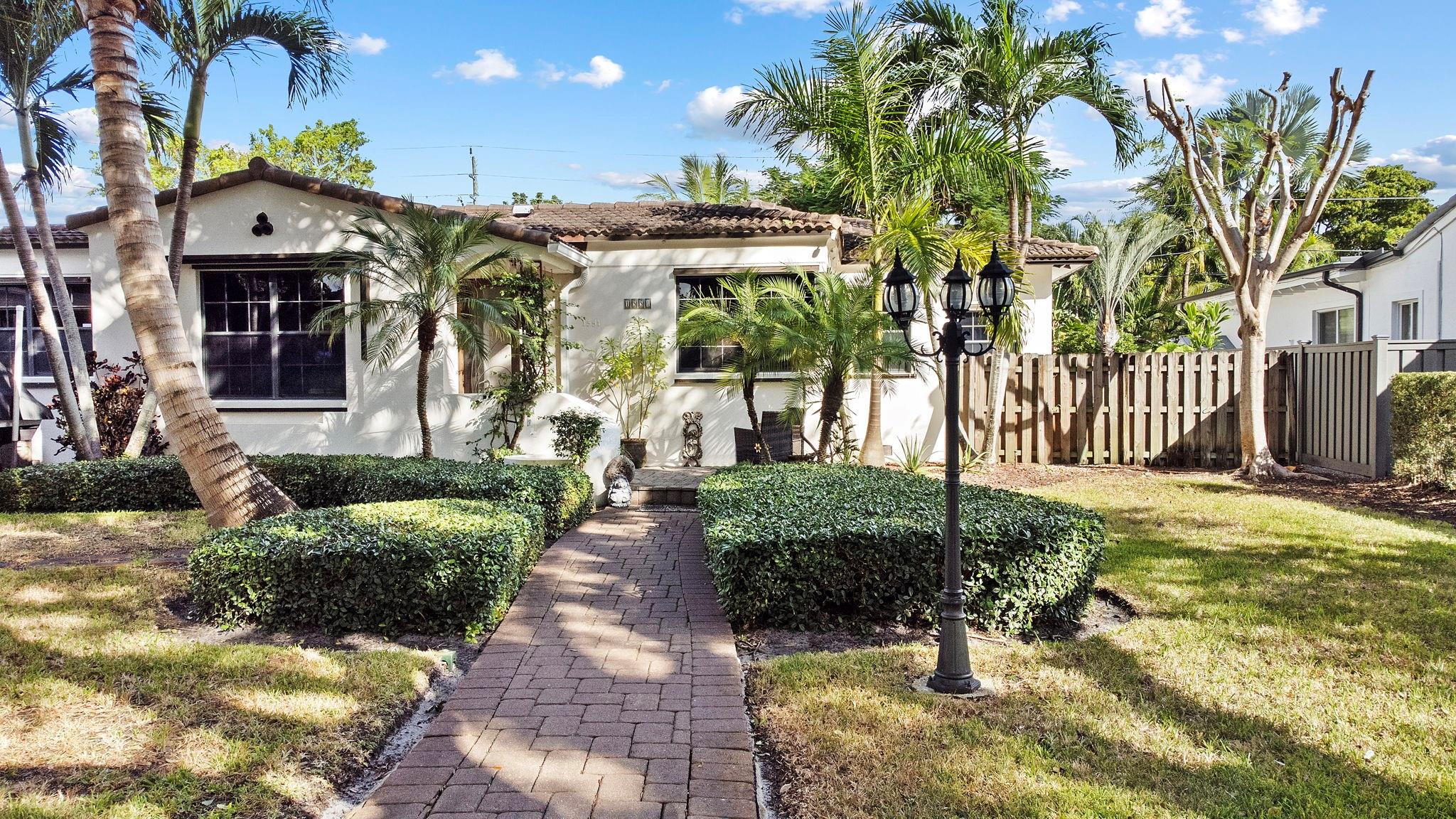 Hollywood 1-21 B - Residential